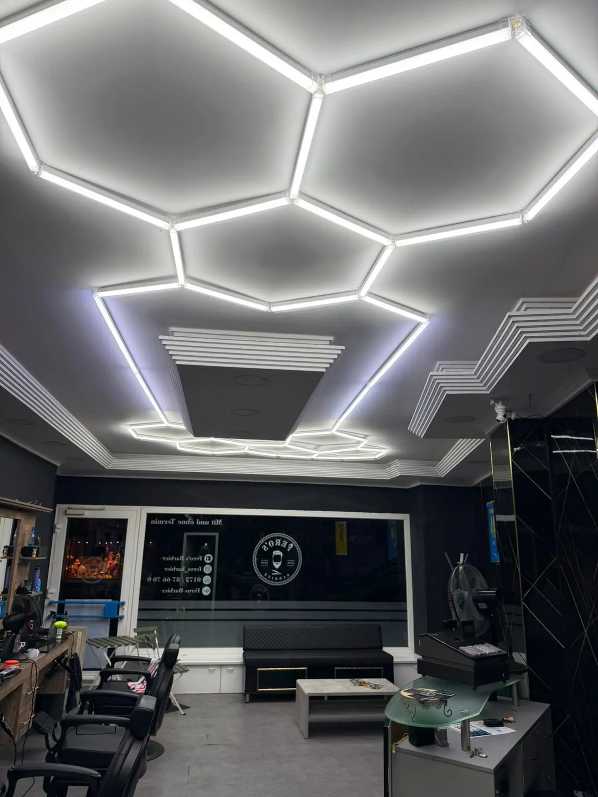 Lounge und Empfang bei Fero's Barbier